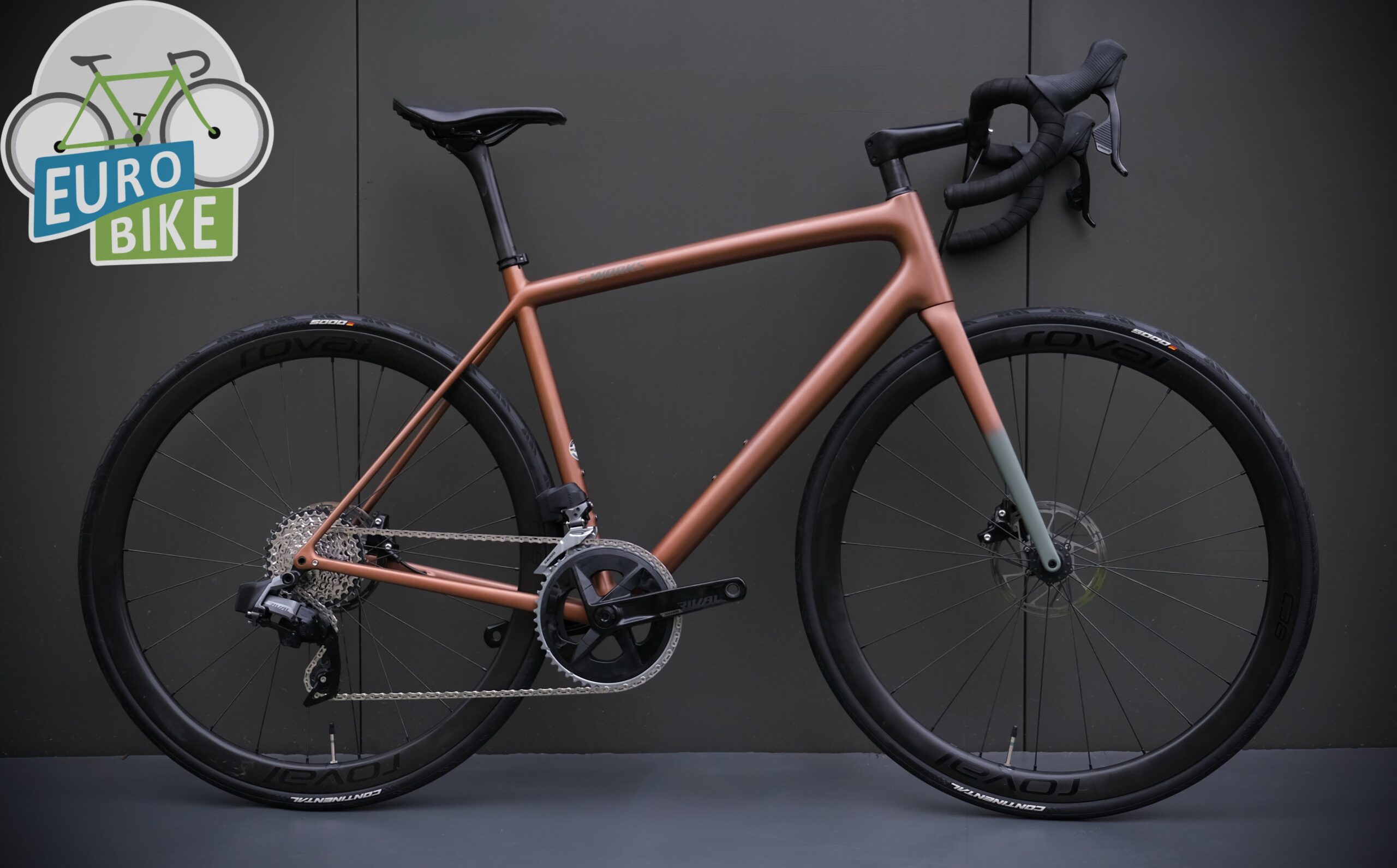 Aethos Specialized製のDT SWISS R470。 Велосипед шосейний Specialized S-Works Aethos Rival AXS - Eurobike